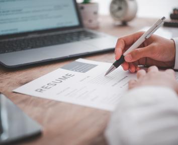 How to Choose the Best CV Writing Service in Dubai: A Complete Guide for Job Seekers